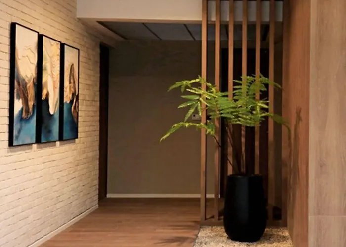 Hotel B