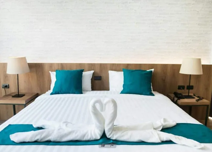 Hotel B 4*