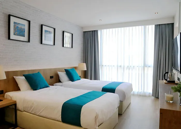 Hotel B