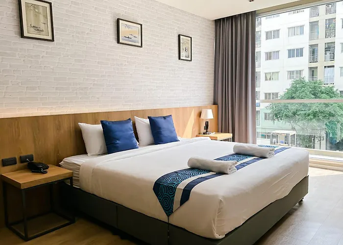 Hotel B 4*