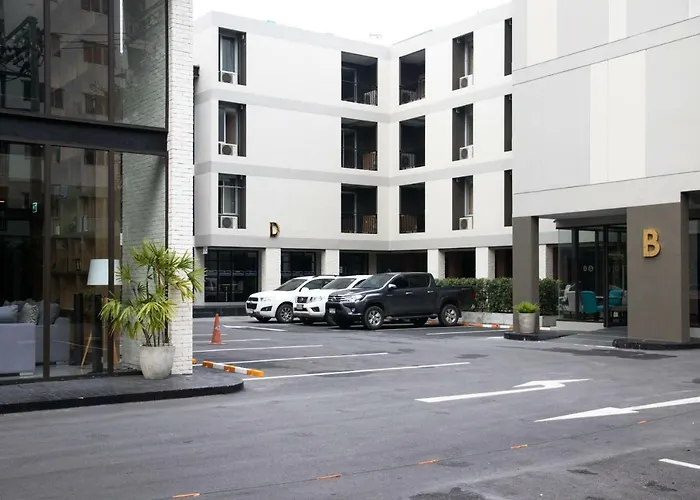 B Hotel