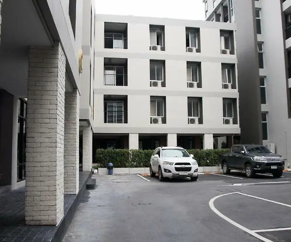 B Hotel